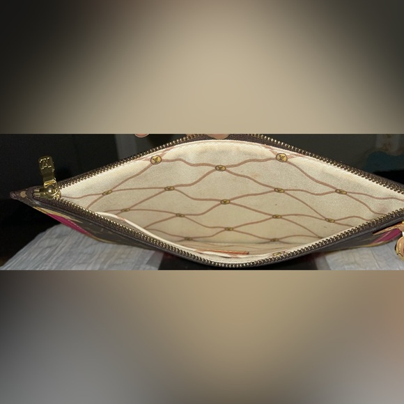 LOUIS VUITTON SIGNATURE LV MONOGRAM TRUNK NEVERFULL WRISTLET POUCH CLUTCH RARE - Picture 7 of 14